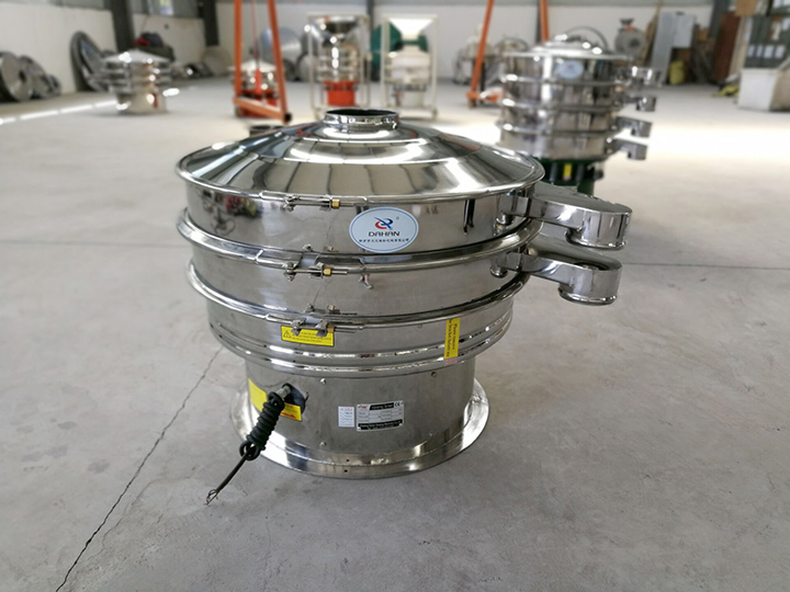 全不銹鋼振動篩整機采用不銹鋼拋光而成，干凈衛生，可避免原料被污染